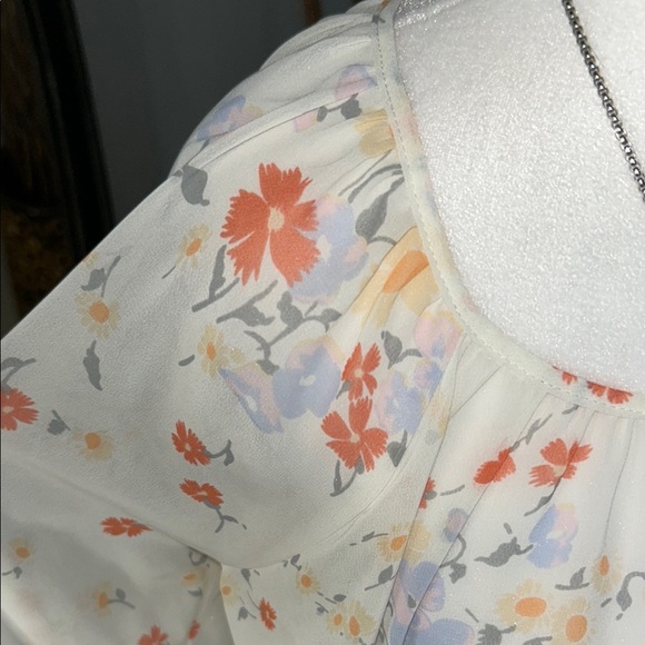 LC Lauren Conrad White Flutter Sleeve Blouse - Picture 4 of 9